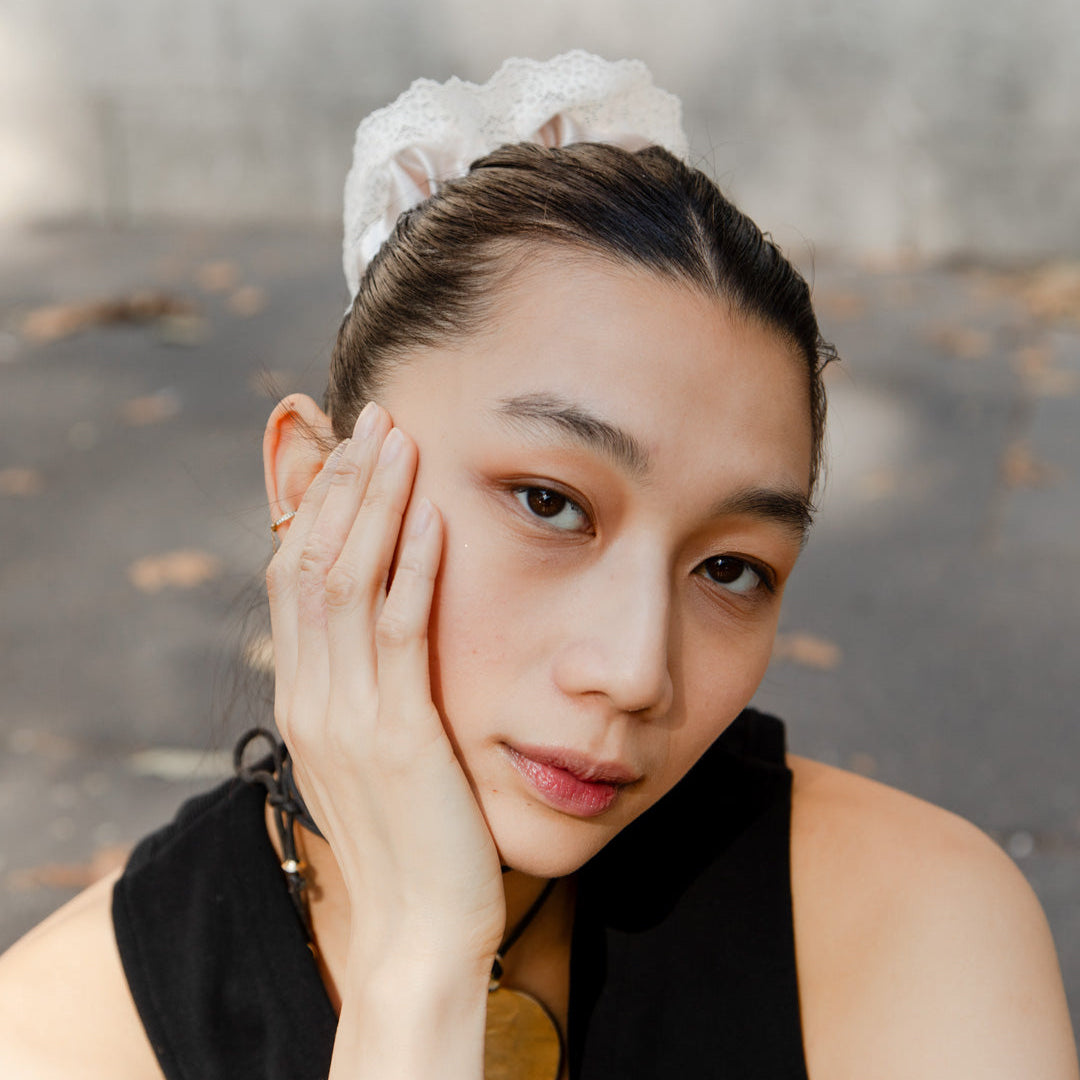 chouchou-blanc-satin-brillant-luxe-dentelle-france