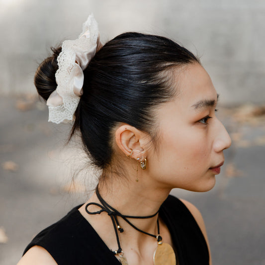 chouchou-blanc-satin-brillant-luxe-dentelle-france