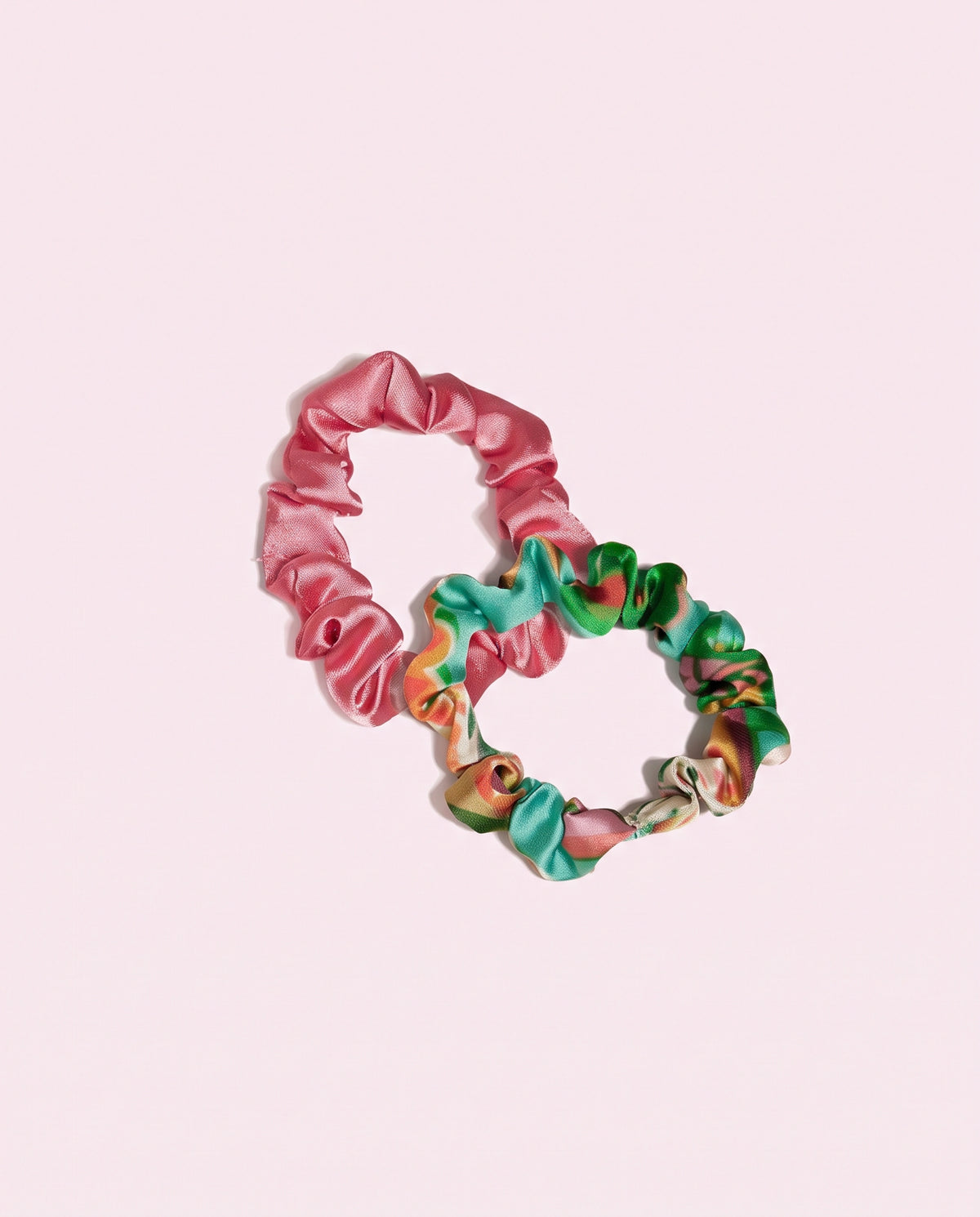 Duo de minis chouchous satin imprimé vert et satin corail