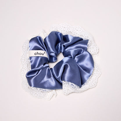 Chouchou satin bleu - collerette dentelle blanche