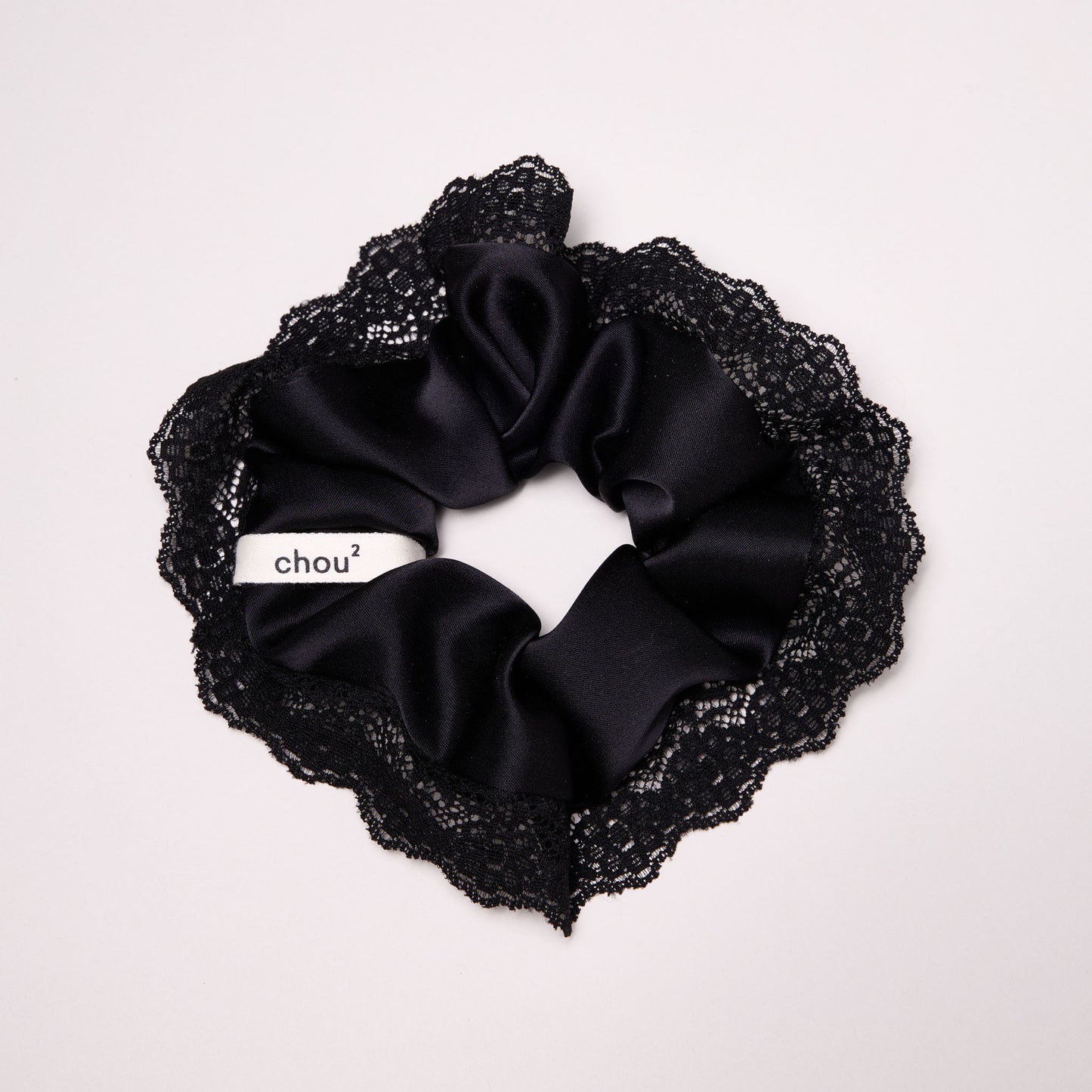 Chouchou satin noir - collerette dentelle noire