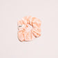 gros-chouchou-satin-rose-peche-ecoresponsable