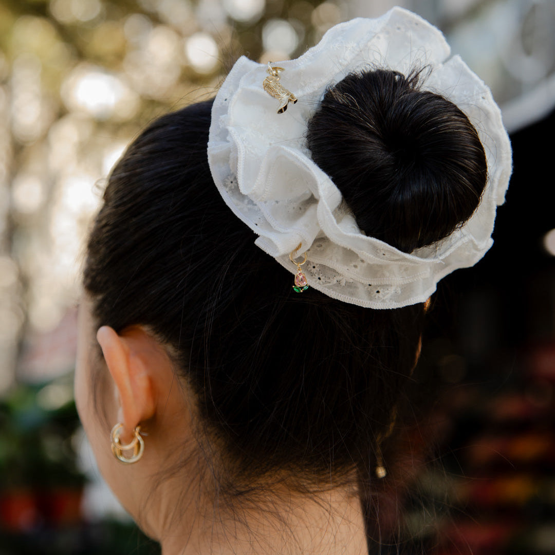 Maxi chouchou en broderie anglaise - bord blanc