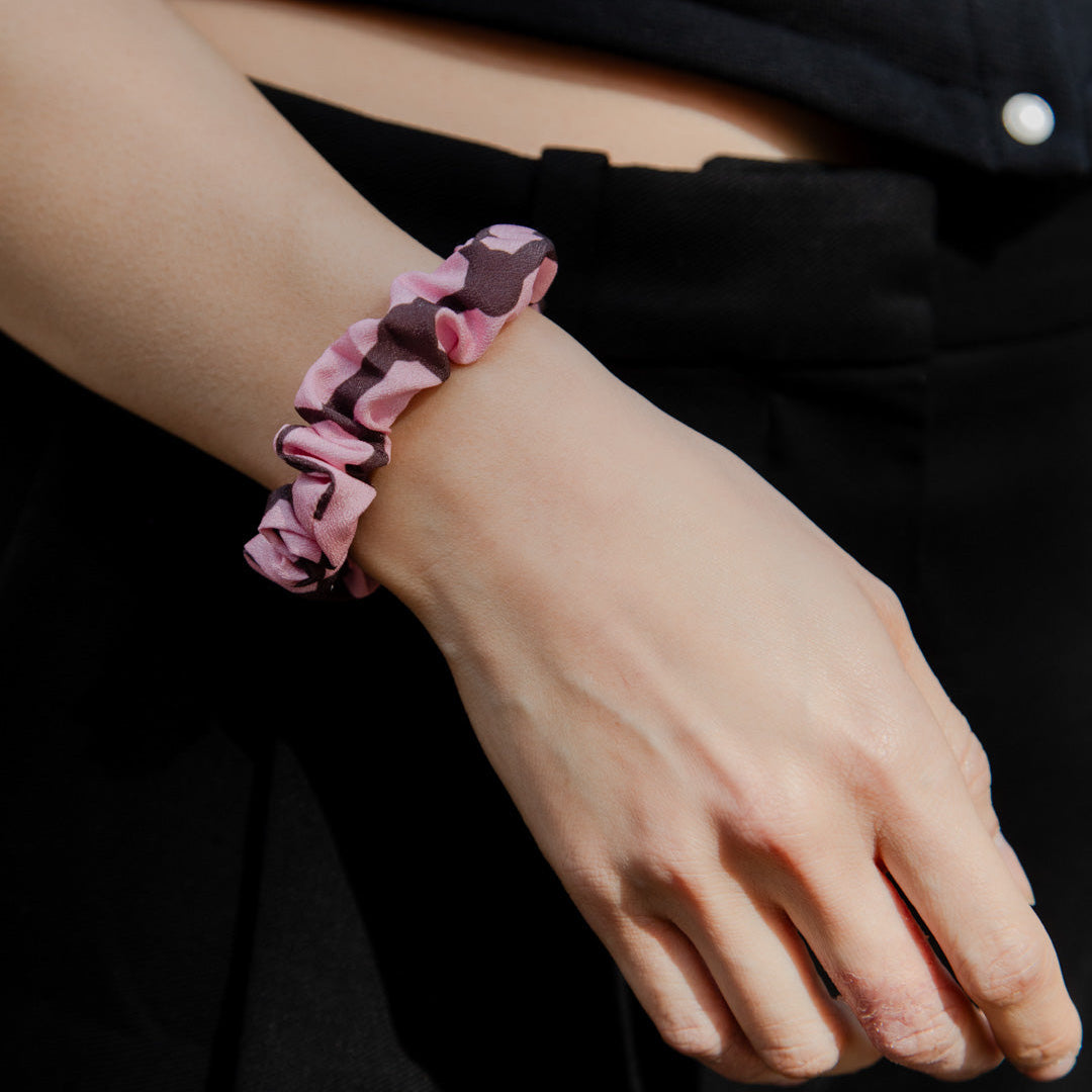 mini-chouchou-motif-rose-marron-luxe-france