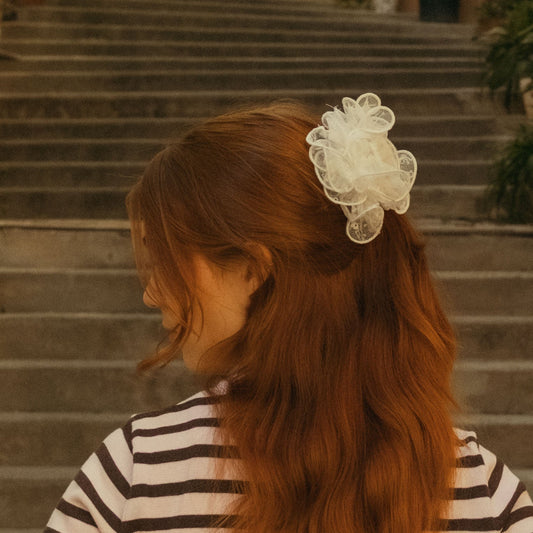 Maxi pince en dentelle blanche - bord blanc