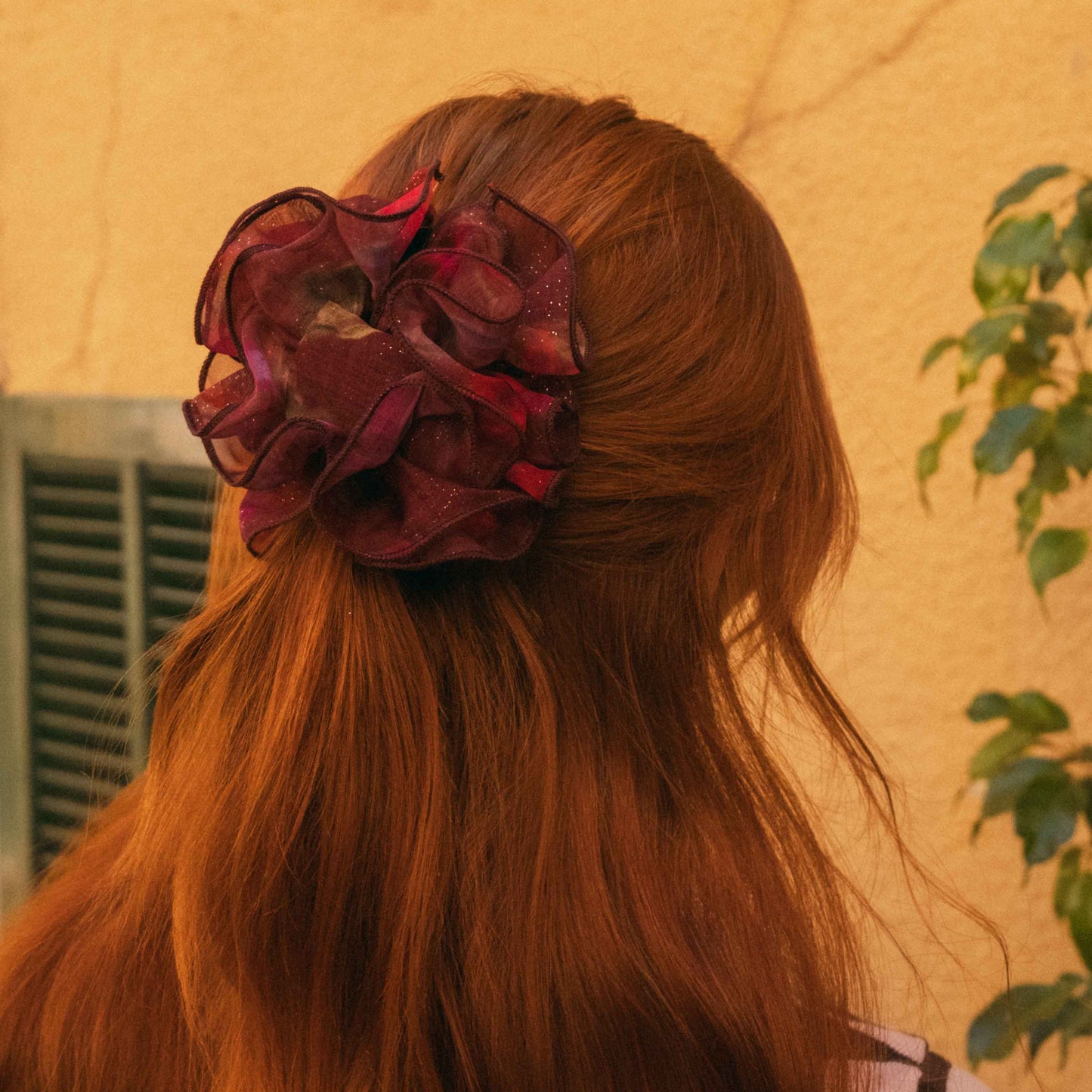 Maxi pince fleur en voile prune (galaxie)
