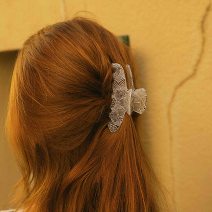 pince cheveux transparente dentelle blanche
