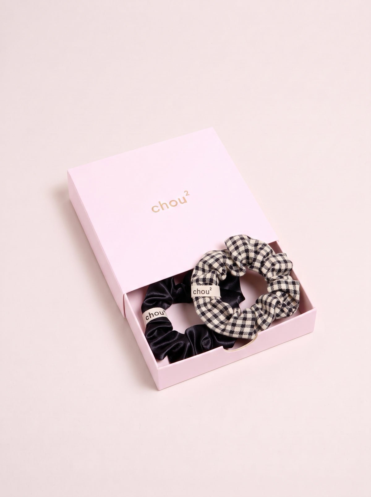 Coffret de 2 petits chouchous « Noir & blanc » : satin noir et vichy écru et noir