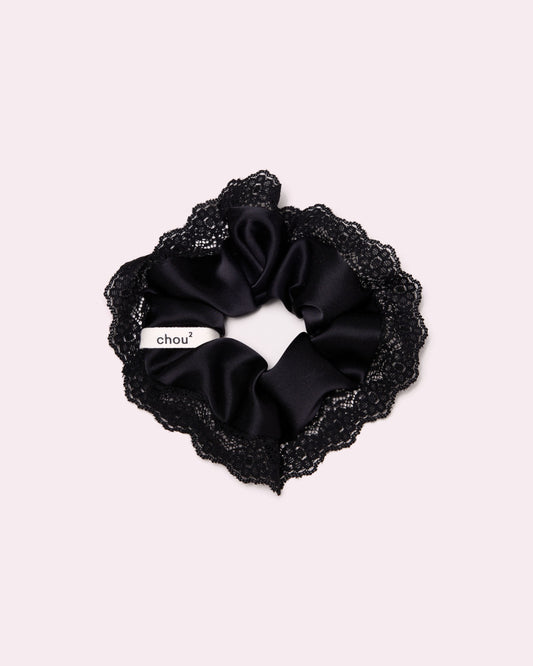 Grand chouchou satin noir - collerette dentelle noire