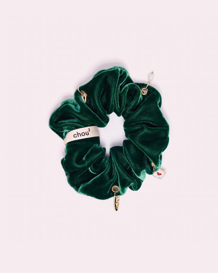 Grand chouchou en velours vert - personnalisable, avec ses charms