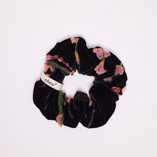 Chouchou velours noir dévoré - motif fleurs roses