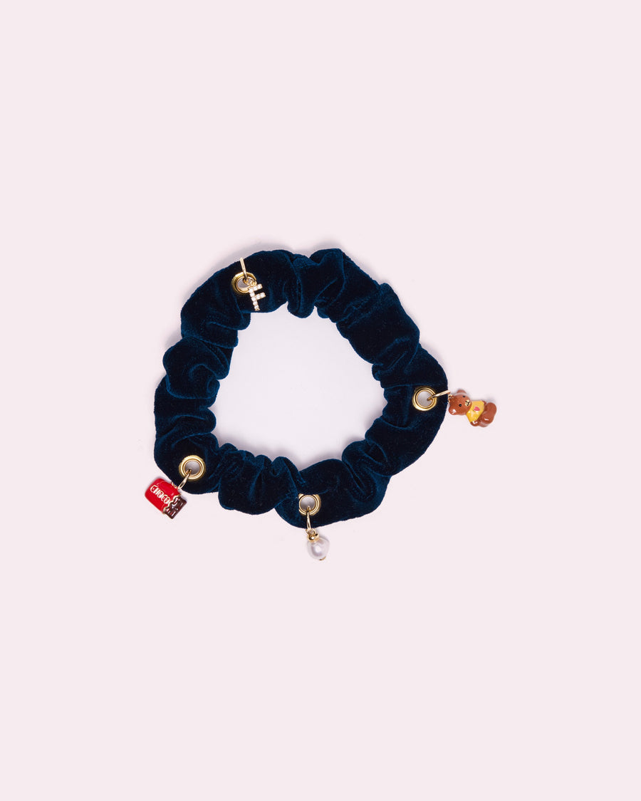 Mini chouchou en velours bleu - personnalisable, avec ses charms