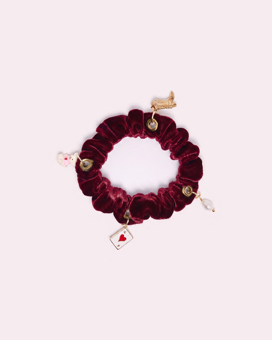 Mini chouchou en velours grenat - personnalisable, avec ses charms