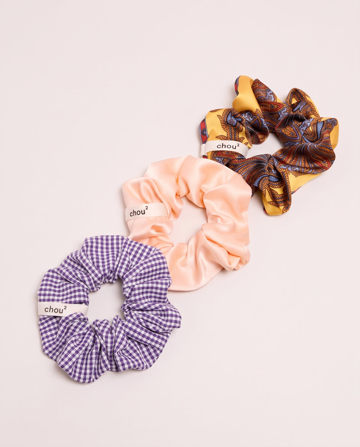 Trio de grands chouchous « Provence » : satin imprimé jaune provençal, vichy violet et satin abricot